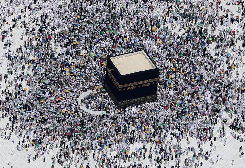 Muslim pilgrims circumambulate the Kaaba, Islam's holiest shrine, at the Grand Mosque in Saudi Arabia's holy city of Mecca on September 2, 2017, during the annual Hajj pilgrimage. / AFP PHOTO / KARIM SAHIB