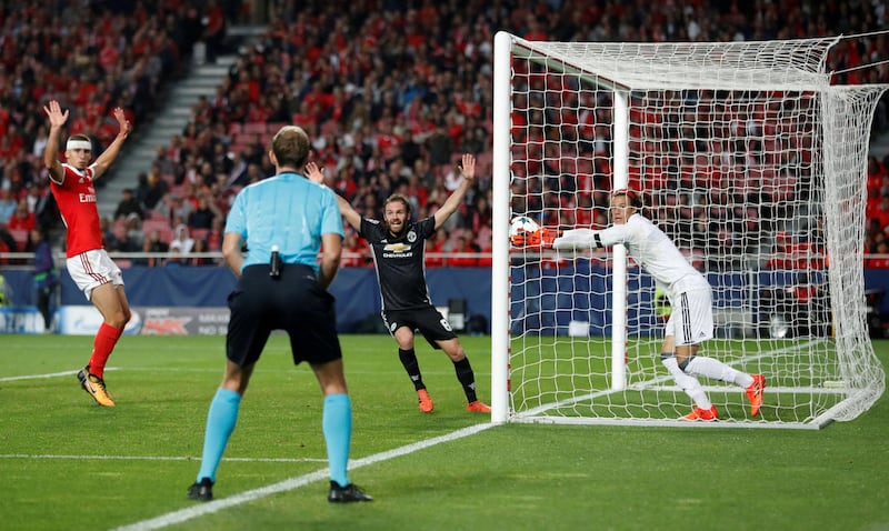 Soccer Football - Champions League - S.L. Benfica vs Manchester United - Estadio da Luz, Lisbon, Portugal - October 18, 2017   Benfica���s Mile Svilar carries the ball over the line as Manchester United's Marcus Rashford (not pictured) scored their first goal    Action Images via Reuters/Carl Recine     TPX IMAGES OF THE DAY