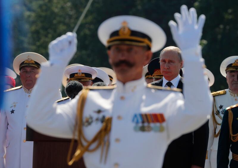 Russian President Vladimir Putin (back) attends the Main Naval Parade marking the Russian Navy Day near Kronstadt, outside St. Petersburg, Russia.  EPA / ANATOLY MALTSEV