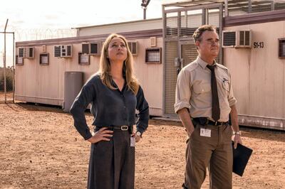 STATELESS (L to R) ASHER KEDDIE as CLAIRE KOWITZ and DARREN GILSHENAN as BRIAN in episode 102 of STATELESS Cr. LISA TOMASETTI/NETFLIX © 2020