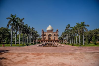 A general view shows the empty Safdarjung Tomb amid concerns over the spread of COVID-19 novel coronavirus, in New Delhi on March 17, 2020. India will close the iconic Taj Mahal to visitors from March 17 as part of measures to try and combat the coronavirus pandemic, the tourism ministry said on March 16. "All ticketed monuments and all other museums have been directed to be closed until March 31," Tourism Minister Prahlad Patel tweeted late March 16. / AFP / Money SHARMA
