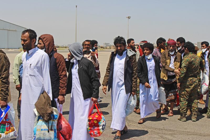 16 October 2020, Yemen, Aden: Yemeni prisoners, who were held by Houthi, arrive at an airport in the southern city of Aden, after being released on the second day of a prisoner swap between the Yemeni government and the Houthi movement. More than 1,000 people detained in relation to the conflict in Yemen are to be transported back to their region of origin or to their home countries by The International Committee of the Red Cross (ICRC) in the largest operation of its kind during the five-and-a-half-year war. Photo: Wail Shaif/dpa (Photo by Wail Shaif/picture alliance via Getty Images)