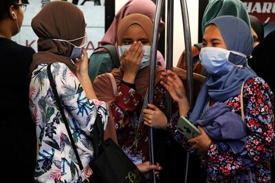 Passengers wear masks to prevent the outbreak of a new coronavirus in a Light Rail Transit train in Kuala Lumpur, Malaysia, January 31, 2020. REUTERS/Lim Huey Teng