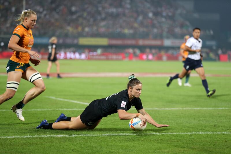 New Zealand's Michaela Blyde breaks free to score a try. 