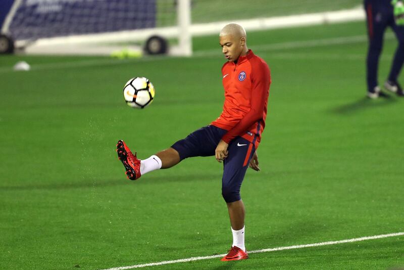 Paris Saint-Germain's French forward Kylian Mbappe takes part in a winter training camp the Qatari capital Doha on December 21, 2017.  / AFP PHOTO / KARIM JAAFAR