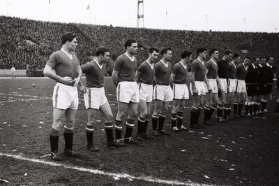 BELGRADE, YUGOSLAVIA - FEBRUARY 05: (L-R) Duncan Edwards, Eddie Coleman, Mark Jones, Ken Morgans, Bobby Charlton, Dennis Viollet, Tommy Taylor, Bill Foulkes, Harry Gregg, Albert Scanlon and Roger Byrne of Manchester United lineup prior to the European Cup Quarter Final Second leg between Red Star Belgrade and Manchester United on February 5, 1958 in Belgrade, Yugoslavia. Red Star Belgrade 3, v Manchester United 3, Manchester United. This was to be the last team photo before the team was decimated by the Munich Air Crash while on the homeward journey.  (Photo by Ivan Blazovic/Getty Images)