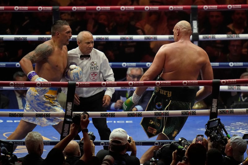 Oleksandr Usyk has Tyson Fury hurt on the ropes during the ninth round of their world title fight. AP