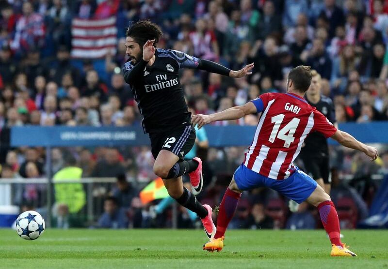 Real Madrid’s midfielder Isco, left, vies with Atletico Madrid’s midfielder Gabi. Cesar Manso / AFP