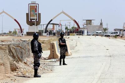 Jordanian security forces stand guard at the Al-Karameh border point with Iraq on August 30, 2017. - Jordan and Iraq reopened their only border crossing, saying security had been restored three years after the Islamic State group seized control of frontier areas. (Photo by Khalil MAZRAAWI / AFP)