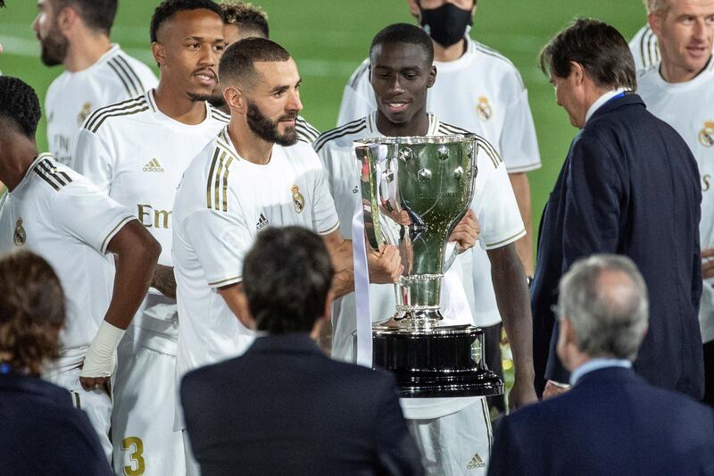 Real Madrid's Karim Benzema with the La Liga trophy. EPA