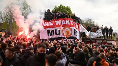 Supporters protest against Manchester United's owners, outside English Premier League club Manchester United's Old Trafford stadium in Manchester, north west England on May 2, 2021, ahead of their English Premier League fixture against Liverpool. Manchester United were one of six Premier League teams to sign up to the breakaway European Super League tournament. But just 48 hours later the Super League collapsed as United and the rest of the English clubs pulled out.
 / AFP / Oli SCARFF
