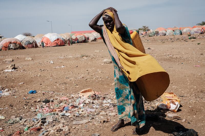  Desperate, hungry and thirsty, more and more people are flocking to Baidoa from rural areas of southern Somalia. 