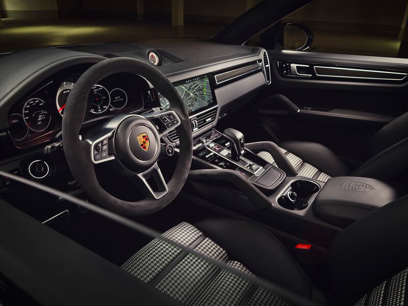 The Porsche Communication Management acts as the control centre for audio, navigation and communication. 