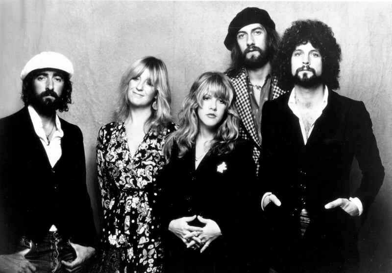 1975: (L-R) John McVie, Christine McVie, Stevie Nicks, Mick Fleetwood, and Lindsey Buckingham of the rock group "Fleetwood Mac" pose for a portrait in 1975. (Photo by Michael Ochs Archives/Getty Images) *** Local Caption ***  al17ma-music-fleetwood.jpg