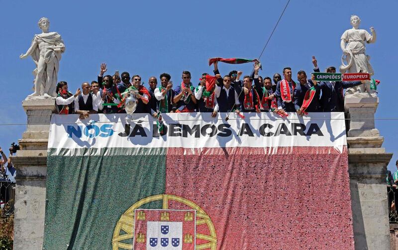 Portugal’s football players gesture on the balcony of the Belem Palace as they celebrate their victory on July 11, 2016 after their Euro 2016 final football win over France yesterday. The Portuguese football team led by Cristiano Ronaldo returned home to a heroes’ welcome today after their upset 1-0 win triumph over France in the Euro 2016 final. AFP / JOSE MANUEL RIBEIRO
