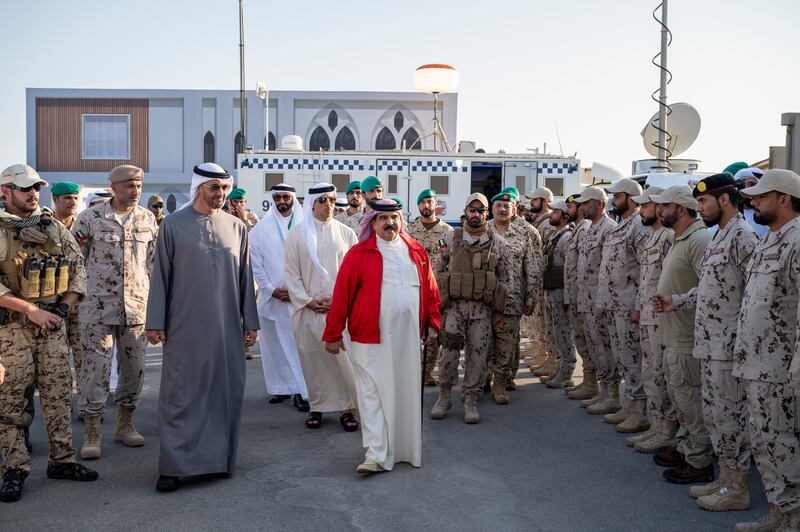 Sheikh Mohamed and King Hamad greet the participants in the drill.