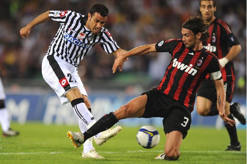 Udinese’s forward Fabio Quagliarella fights for the ball with Paolo Maldini of AC Milan during their Serie A football match on May 16, 2009 in Udine.  AFP PHOTO / ANTEPRIMA