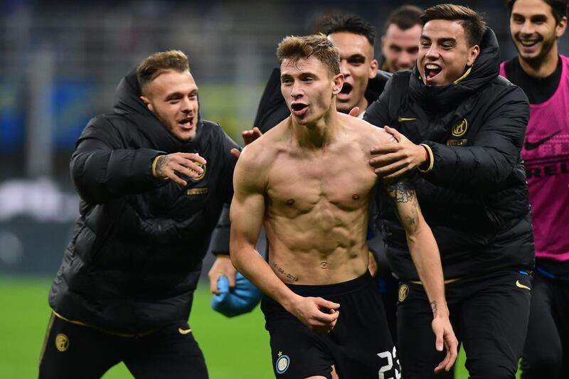 Inter Milan's Italian midfielder Nicolo Barella (C) celebrates after scoring during the Italian Serie A football match Inter Milan vs Hellas Verona on November 9, 2019 at the San Siro stadium in Milan.  / AFP / Miguel MEDINA
