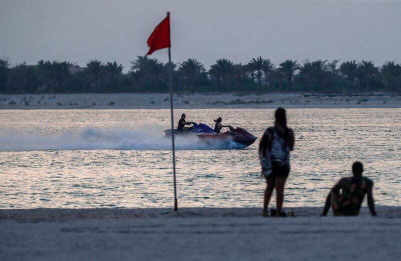 Abu Dhabi, United Arab Emirates, August 14, 2020.  The sun sets on beautiful Corniche on an active Friday as Covid-19 restrictions ease.
Victor Besa /The National
Section:  NA
For:  Standalone/Stock Images