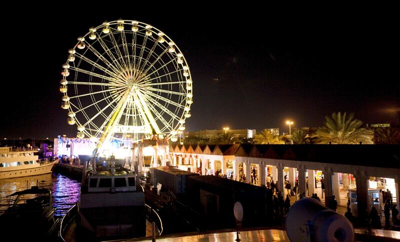 Dubai - January, 15, 2009 - A Ferris wheel and other carnival rides as well as shopping stalls can be found at the Night Souk along Dubai Creek in Dubai, January 15, 2009. (Photo by Jeff Topping/ The National ) *** Local Caption ***  JT002-0115-Dubai Shopping Festival IMG_4173.jpg