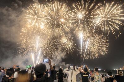 DUBAI, UNITED ARAB EMIRATES. 21 AUGUST 2018. Visitors and residents of Dubai watch the Eid fireworks at The Beach on JBR. (Photo: Antonie Robertson/The National) Journalist: None. Section: National.