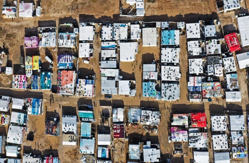 TOPSHOT - An aerial view shows an informal tent settlement housing Syrian refugees in the area of Delhamiyeh, in the central Bekaa Valley on January 17, 2019. Lebanon plays host to over one million Syrian refugees who fled as neighbouring Syrian fell into civil war at the start of March 2011.  / AFP / JOSEPH EID
