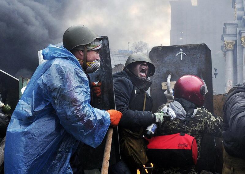 Protesters advance to new positions in Kiev on February 20, 2014. Top officials were evacuated from the main government building close to clashes in the heart of Ukrainian capital. Louisa Gouliamaki / AFP 