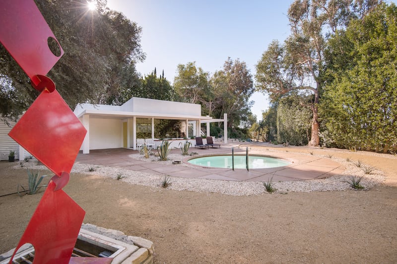 Marilyn Monroe reportedly lived in the guest house.