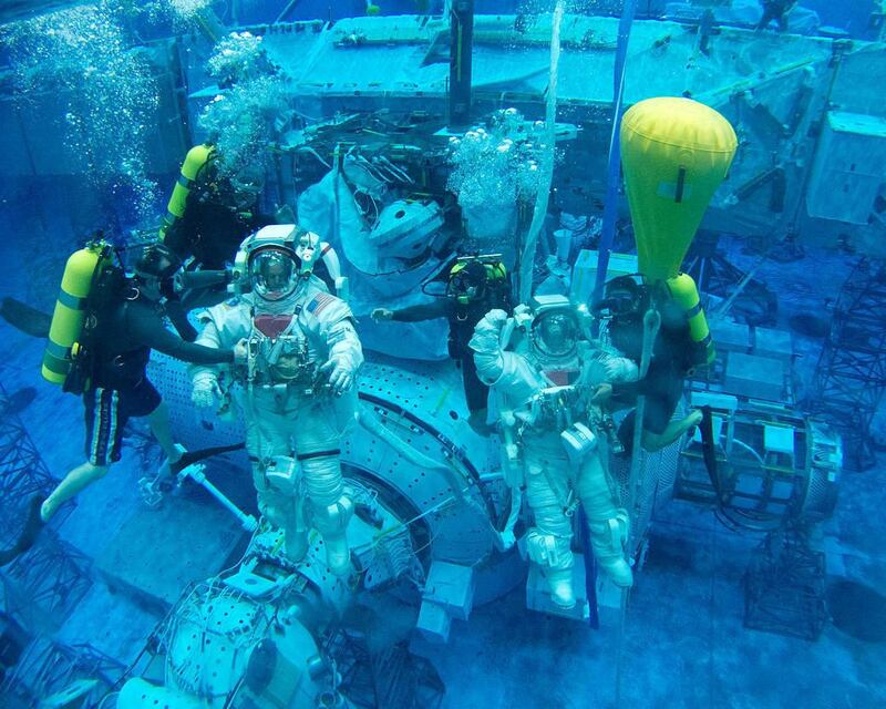 PHOTO DATE:  04-23-13
LOCATION:  NBL - Pool Topside 
SUBJECT: Astronaut Expedition 39/40 (Soyuz 38) astronaut Steve Swanson during ISS Maintenance EVAAT at the NBL.
PHOTOGRAPHER:  BILL STAFFORD