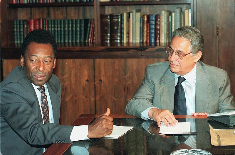 Brazilian President Fernando Henrique Cardoso (R) meets with Brazilian soccer legend and current Minister of Sports Edson Arantes do Nascimento "Pele," 05 August at the government palace in Brasilia after Pele presented his controversial law project to reform sports in Brazil and particularly soccer by by letting clubs become private enterprises with their own ruling. The law project, known as the Pele Project, has angered FIFA President Joao Havelange who declared 05 August that if the Brazilian Congress passed the law, he could exclude Brazil from the 1998 World Cup. (Photo by EDVALDO FERREIRA / AFP)