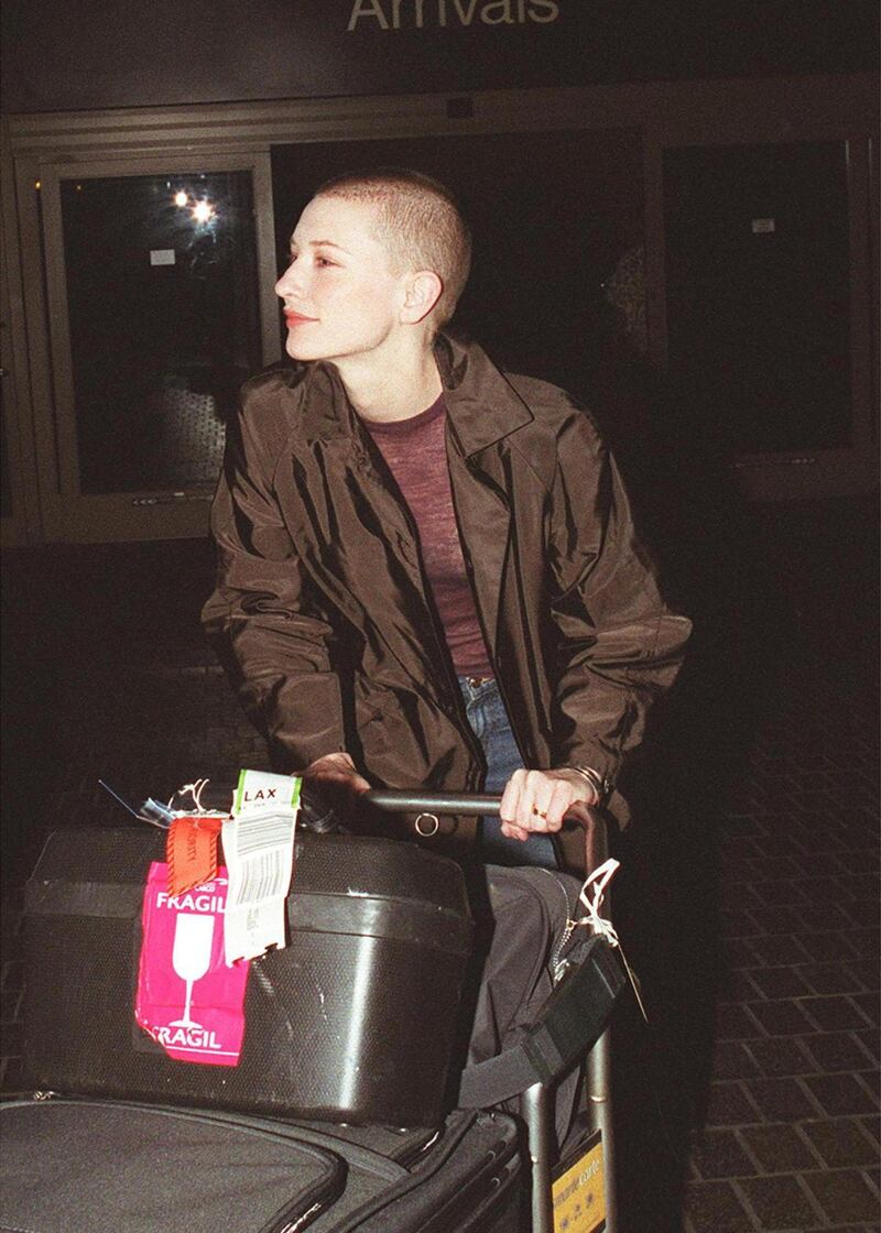 378545 02: ***EXCLUSIVE*** Australian born actress Cate Blanchett arrives at Los Angeles International Airport September 17, 2000 in Los Angeles CA. The 31-year-old actress recently shaved her head while filming her latest movie "Heaven" in Italy. (Photo by Online USA