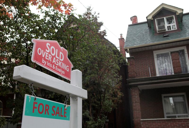 A "Sold over asking" sign is on display on a house for sale in Toronto's housing market in Toronto, Ontario, Canada, October 21, 2016.  REUTERS/Hyungwon Kang - RTX2PY4I