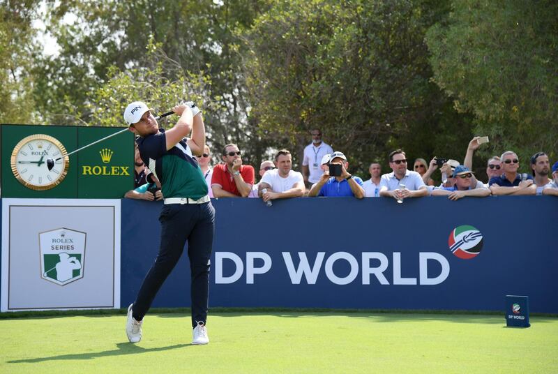 DUBAI, UNITED ARAB EMIRATES - NOVEMBER 17:  Tyrrell Hatton of England tees off on the 18th hole during the second round of the DP World Tour Championship at Jumeirah Golf Estates on November 17, 2017 in Dubai, United Arab Emirates.  (Photo by Ross Kinnaird/Getty Images)
