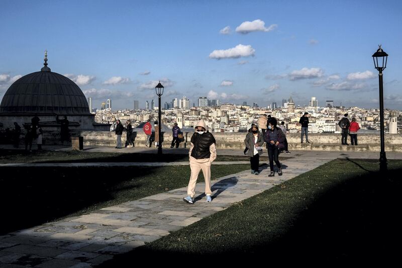 epa08920574 People wearing face masks at the garden of  Suleymaniye Mosque on sunny day  in Istanbul, Turkey, 05 January  2021.  EPA/SEDAT SUNA