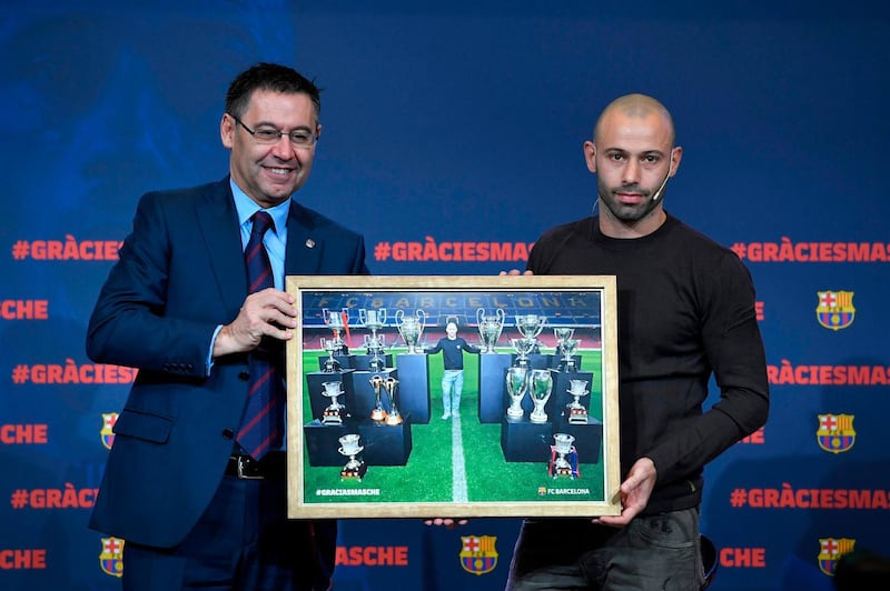 Barcelona FC president Josep Maria Bartomeu (L) and Barcelona's Argentinian defender Javier Mascherano pose with a framed picture of Mascherano and the major trophies he won with the football club during a farewell ceremony in Barcelona ahead of his transfer to China on January 24, 2018.
Mascherano was unveiled as the latest big name to move to China, signing for Hebei China Fortune from Barcelona. / AFP PHOTO / LLUIS GENE