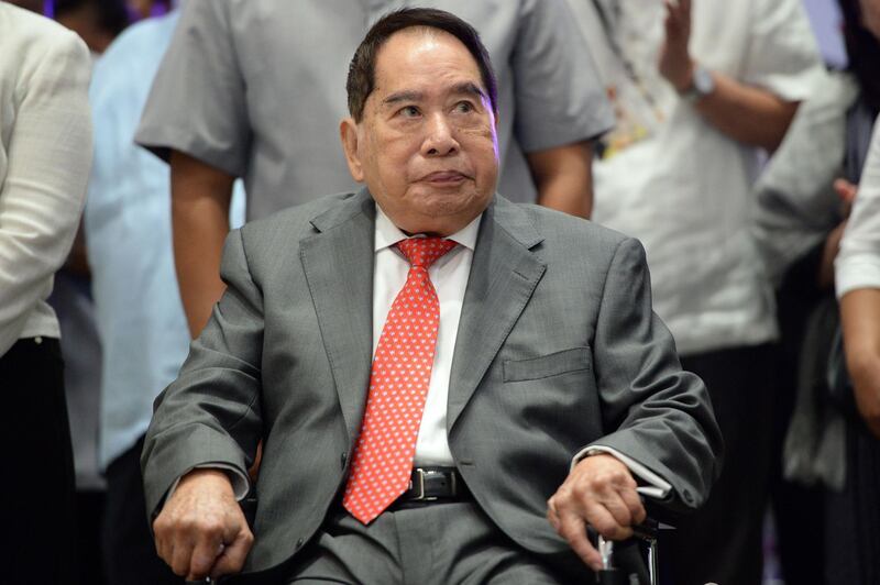 (FILES) In this file photo taken on May 16, 2013, Philippine property tycoon Henry Sy arrives for the opening of one of his shopping malls, the SM Aura, in Manila. The Philippines' wealthiest man Henry Sy, who rose from being a penniless Chinese immigrant to leading a multi-billion dollar business empire, died on January 19, 2019, his conglomerate has announced.
 / AFP / Ted ALJIBE
