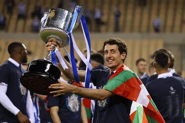 Soccer Football - Copa del Rey - 2019/20 Final - Real Sociedad v Athletic Bilbao - Estadio La Cartuja de Sevilla, Seville, Spain - April 3, 2021 Real Sociedad's Mikel Oyarzabal celebrates winning the Copa del Rey with the trophy REUTERS/Marcelo Del Pozo