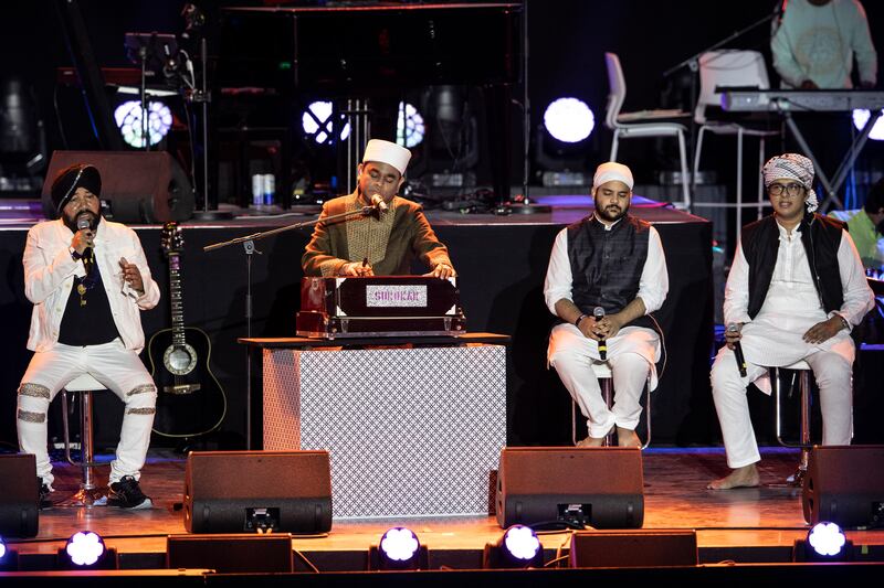 Singer Daler Mehndi, left, performs with Rahman.