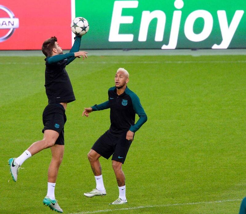 Barcelona players Neymar, right, and Gerard Pique attend a training session in Monchengladbach. Roberto Pfeil / AFP
