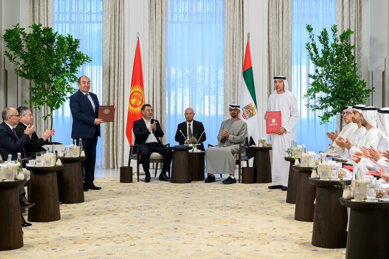 Governor of the Central Bank of the UAE Khaled Balama and Kubanychbek Bokontaev, chairman of the National Bank of Kyrgyzstan, exchange agreements.