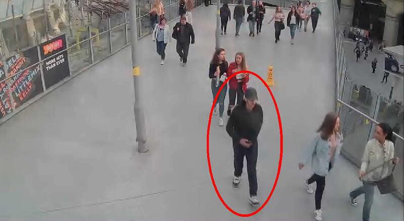 A handout photo released by the Manchester Arena Inquiry in Manchester, northern England on September 8, 2020, shows suicide bomber Salman Abedi walking from Vitoria Station towards the Manchester Arena on May 22, 2017. A public inquiry into the May 22, 2017 suicide attack at the Manchester Arena, killing 22 people attending an Ariana Grande concert, by 22 year old Salman Abedi, started this week in Manchester. - RESTRICTED TO EDITORIAL USE - MANDATORY CREDIT "AFP PHOTO / Manchester Arena Inquiry " - NO MARKETING - NO ADVERTISING CAMPAIGNS - DISTRIBUTED AS A SERVICE TO CLIENTS
 / AFP / Manchester Arena Inquiry  / - / RESTRICTED TO EDITORIAL USE - MANDATORY CREDIT "AFP PHOTO / Manchester Arena Inquiry " - NO MARKETING - NO ADVERTISING CAMPAIGNS - DISTRIBUTED AS A SERVICE TO CLIENTS
