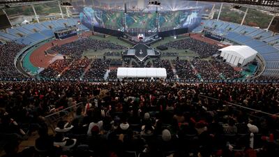 epa07428518 (28/31) People watch the action during the 2018 League of Legends World Championship grand final between the European team Fnatic and the Chinese team Invictus Gaming at Munhak Stadium in Incheon, South Korea, 03 November 2018.  EPA/JEON HEON-KYUN  ATTENTION: For the full PHOTO ESSAY text please see Advisory Notice epa07428490