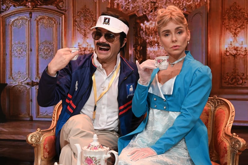 Ryan Seacrest and Kelly Ripa as Ted Lasso and a character from 'Bridgerton'. Photo: Live With Kelly and Ryan