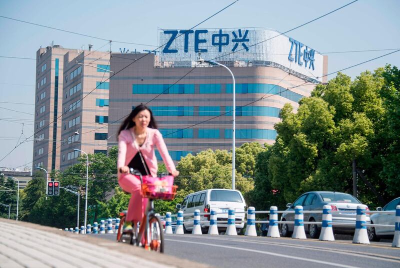 This picture taken on May 3, 2018 shows the ZTE logo on an office building in Shanghai.   
Chinese telecom giant ZTE said its major operations had "ceased" following last month's US ban on American sales of critical technology to the company, raising the possibility of its collapse. / AFP PHOTO / Johannes EISELE