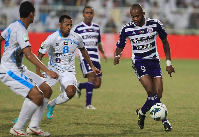 ABU DHABI - UNITED ARAB EMIRATES - 05DEC2012 - Al AinÕs Jires Kembo-Ekoko (R) and BaniyasÕs Mohammed Fawzi (2L) tussels for the ball during the Etisalt pro-league match in Baniyas Studium. Ravindranath K / The National