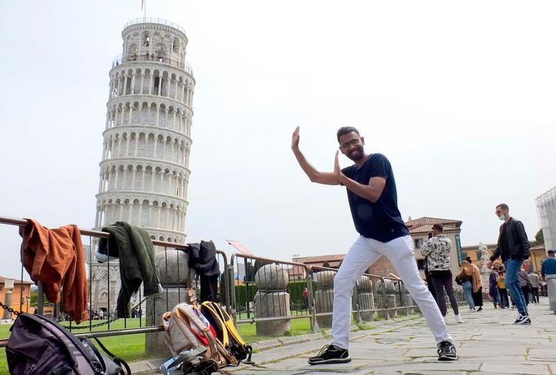 epa09171031 Tourists gather at the Miracle square and the leaning tower of Pisa on the 01 May, day of the reopening of national Museum and other activities after the second wave of the Covid-19 Coronavirus pandemic, in Pisa, Italy, 01 May  2021. Some of COVID-19 restrictions have been eased in most of Italy since 26 April.  EPA/FABIO MUZZI