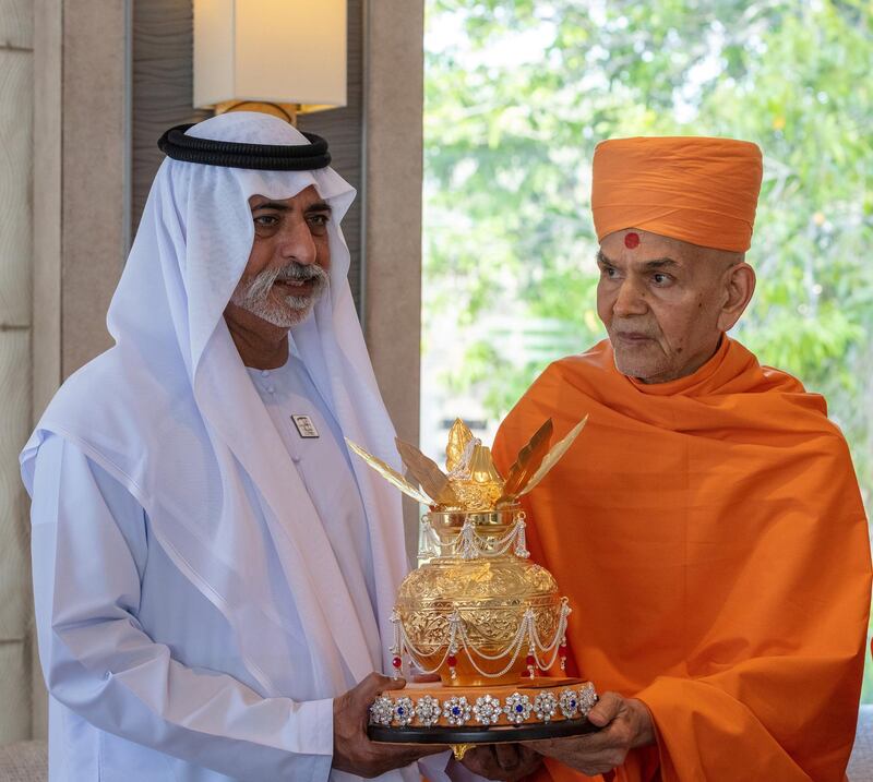 Mahant Swami Maharaj presents a  golden amrut kalash (vessel of immortality) to Sheikh Nahyan.