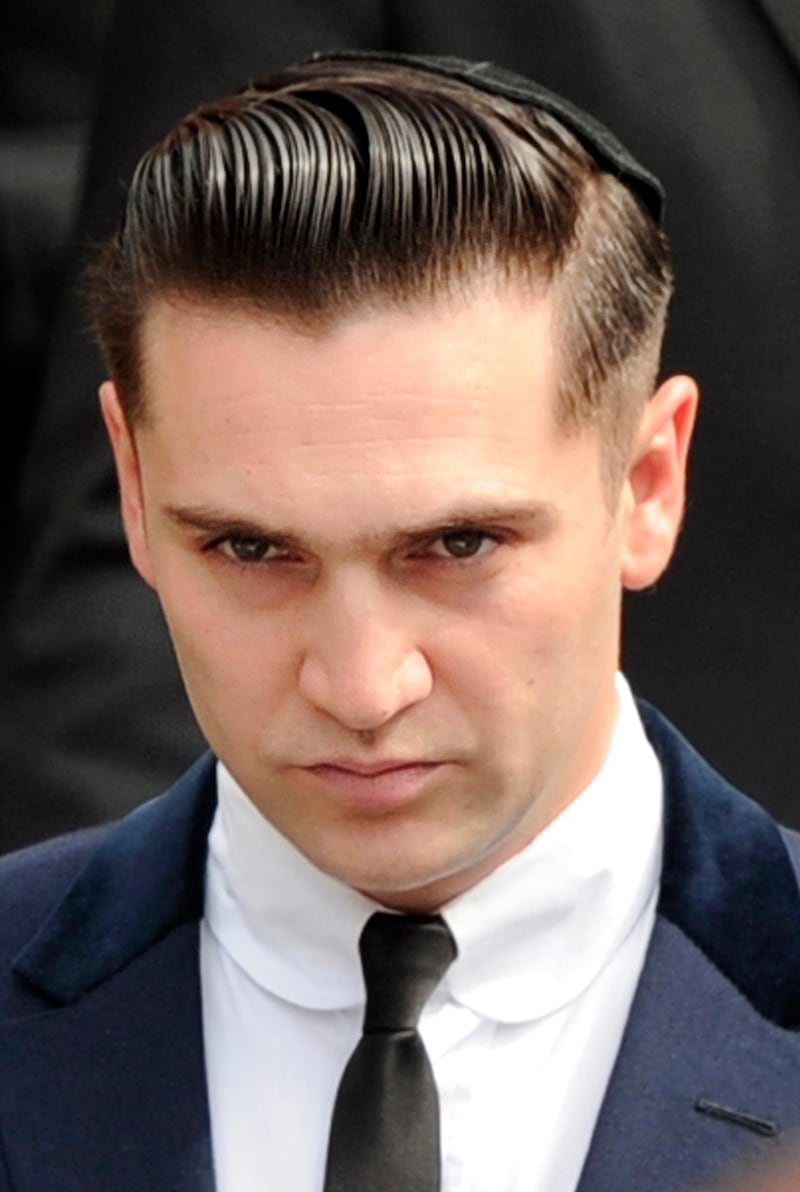 Reg Traviss, the former boyfriend of late British singer Amy Winehouse, arrives for a cremation ceremony for her in north London, on July 26, 2011. Amy Winehouse's family, friends and fans paid their last respects to the troubled British soul singer at her funeral on Tuesday, three days after the 27-year-old was found dead at her London home. AFP PHOTO / Ben Stansall
 *** Local Caption ***  497500-01-08.jpg