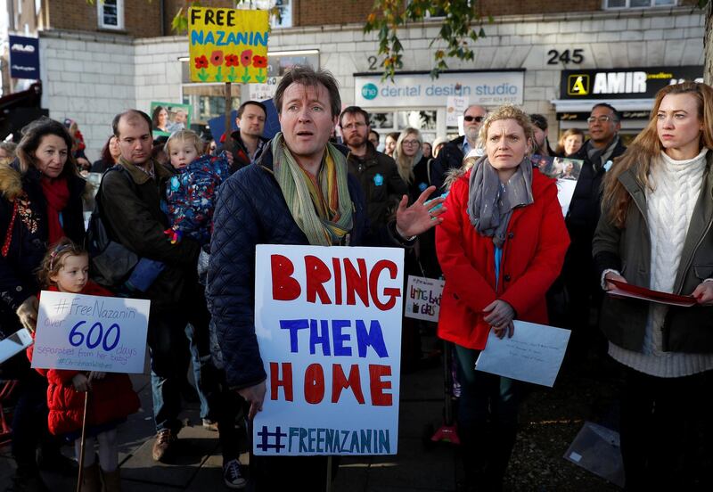 Richard Ratcliffe talks to demonstrators after following a march in support of Nazanin Zaghari-Ratcliffe, the British-Iranian mother who is in jail in Iran, in London, Britain November 25, 2017.  REUTERS/Peter Nicholls