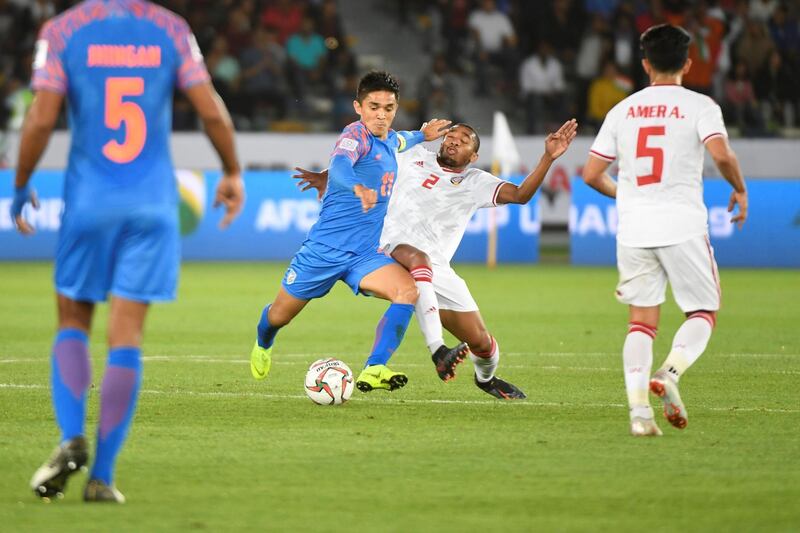 India's forward Sunil Chhetri (C-L) vies for the ball with United Arab Emirates' midfielder Ali Salmeen during the 2019 AFC Asian Cup group A football match between India and UAE at Zayed Sports City stadium in Abu Dhabi  on January 10, 2019.  / AFP / Khaled DESOUKI
